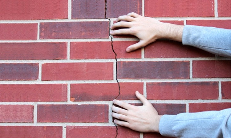 Rehabilitación de grieta estructural en fachada de edificio
